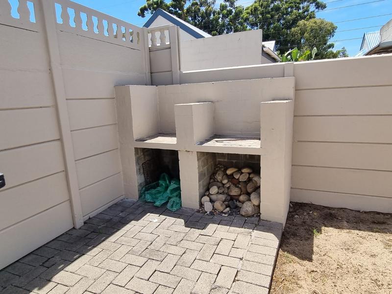 To Let 2 Bedroom Property for Rent in Oakglen Western Cape